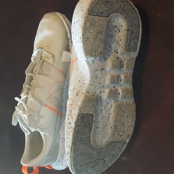 Nike - Picture 2 of 3